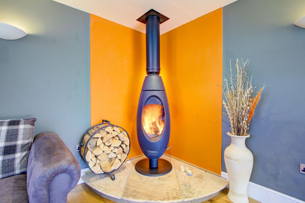 Property photo 3 of 34 Feature Stove
