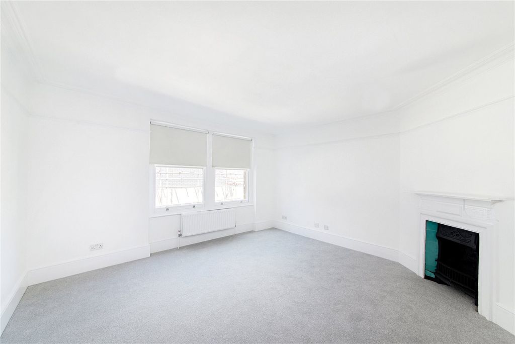 Property photo 2 of 10 Long Acre