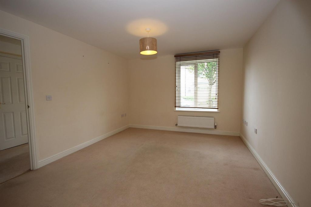 Property photo 2 of 8 Lounge