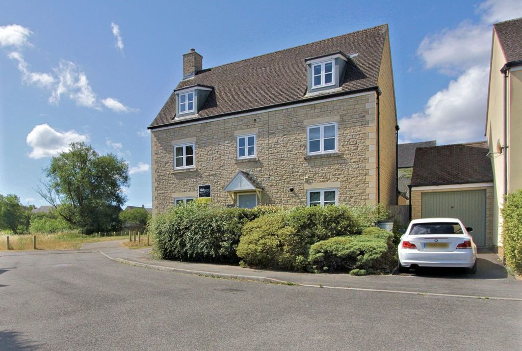 Property photo 1 of 32