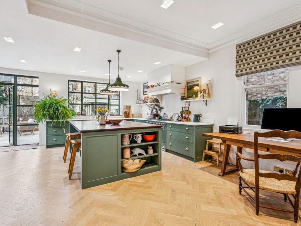 Property photo 2 of 25