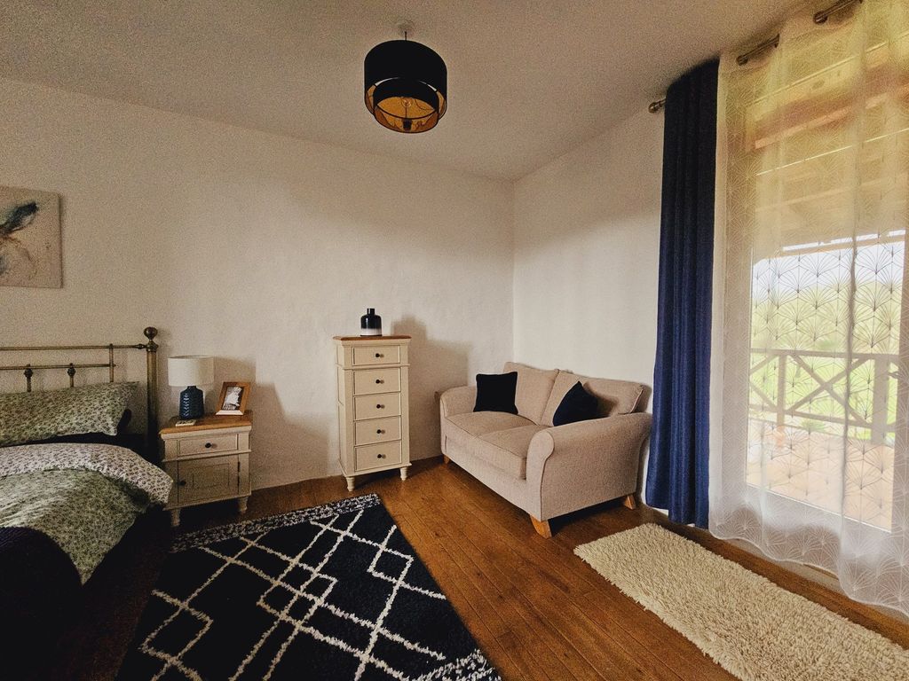 Property photo 2 of 24