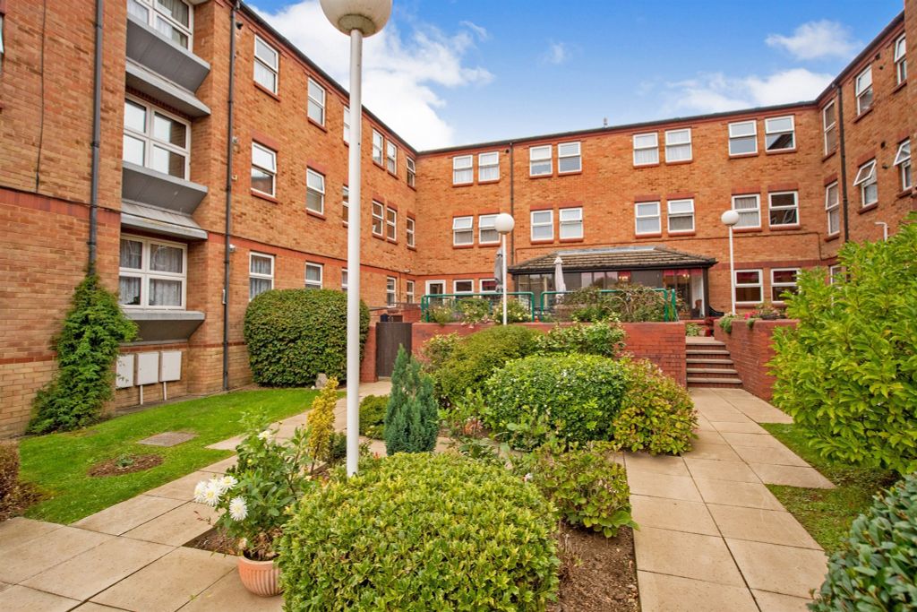2 bed property for sale Watford
