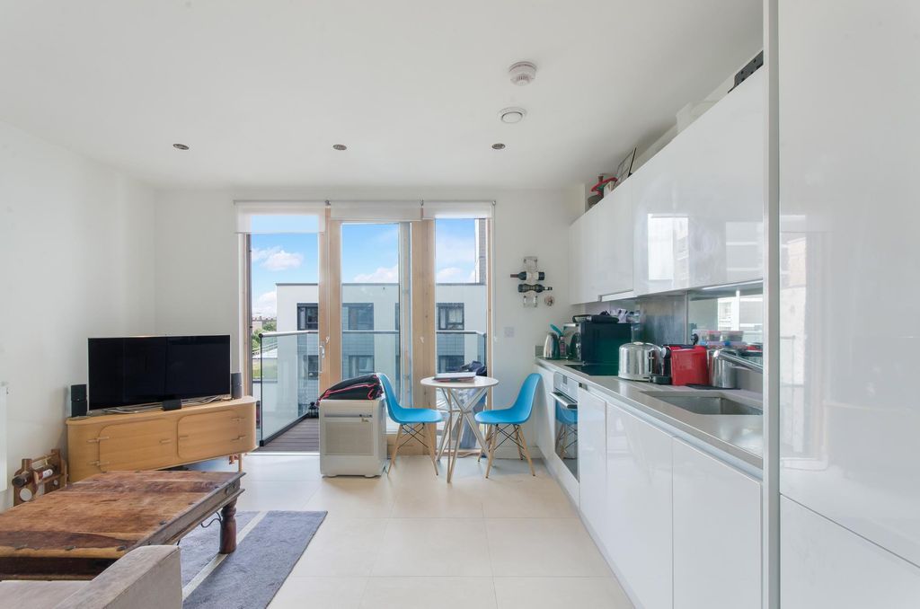 Property photo 3 of 17