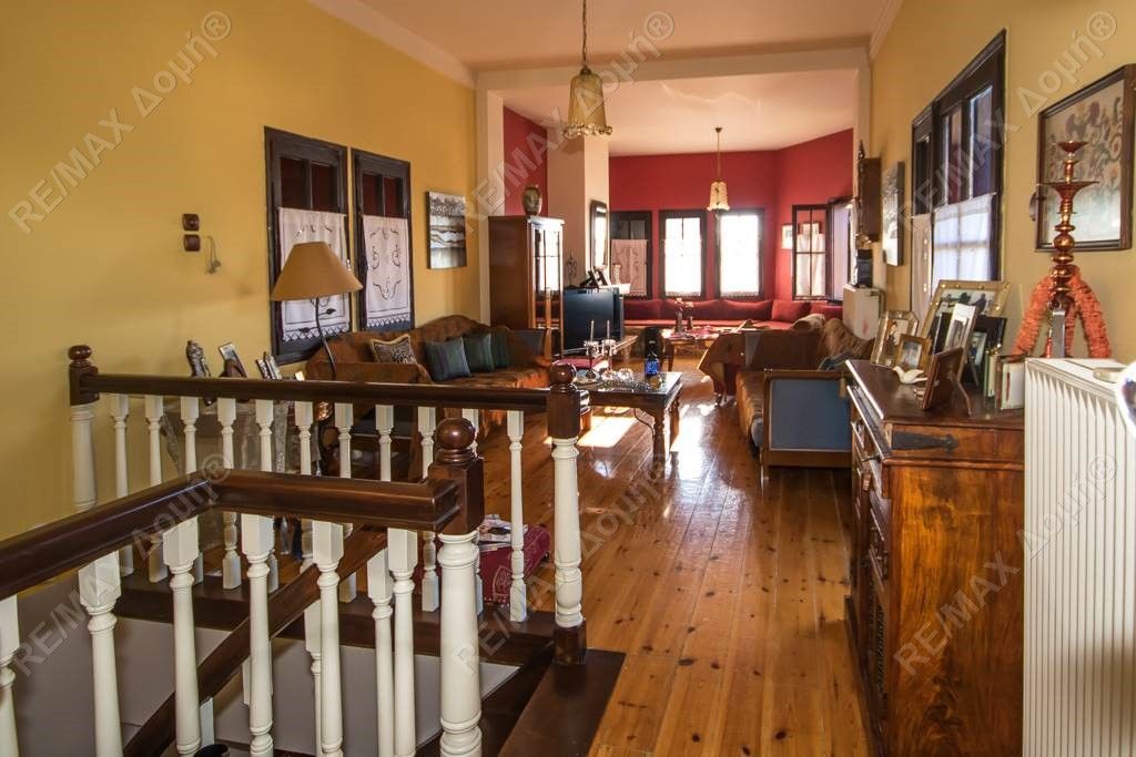 Property photo 2 of 25