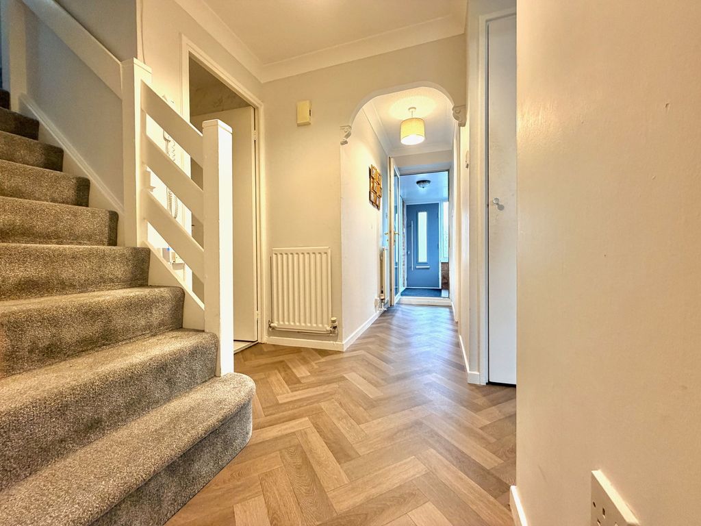 Property photo 2 of 25
