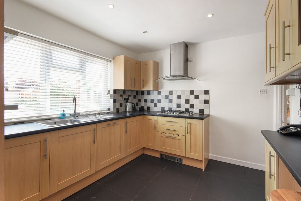 Property photo 3 of 16 Kitchen