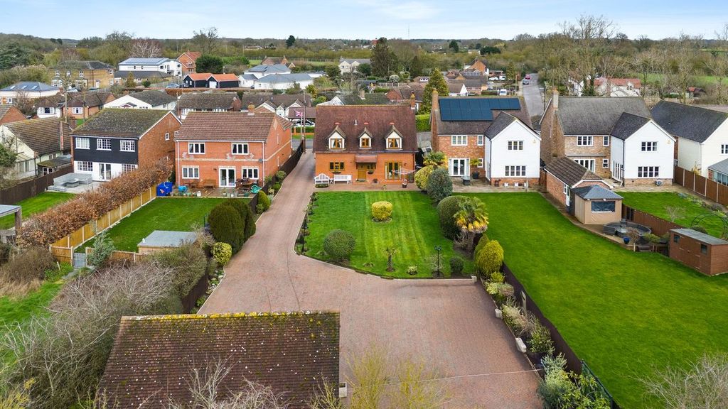 Property photo 3 of 27