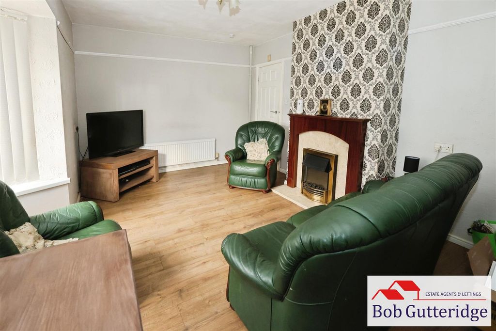 Property photo 2 of 24 Bay Fronted Lounge