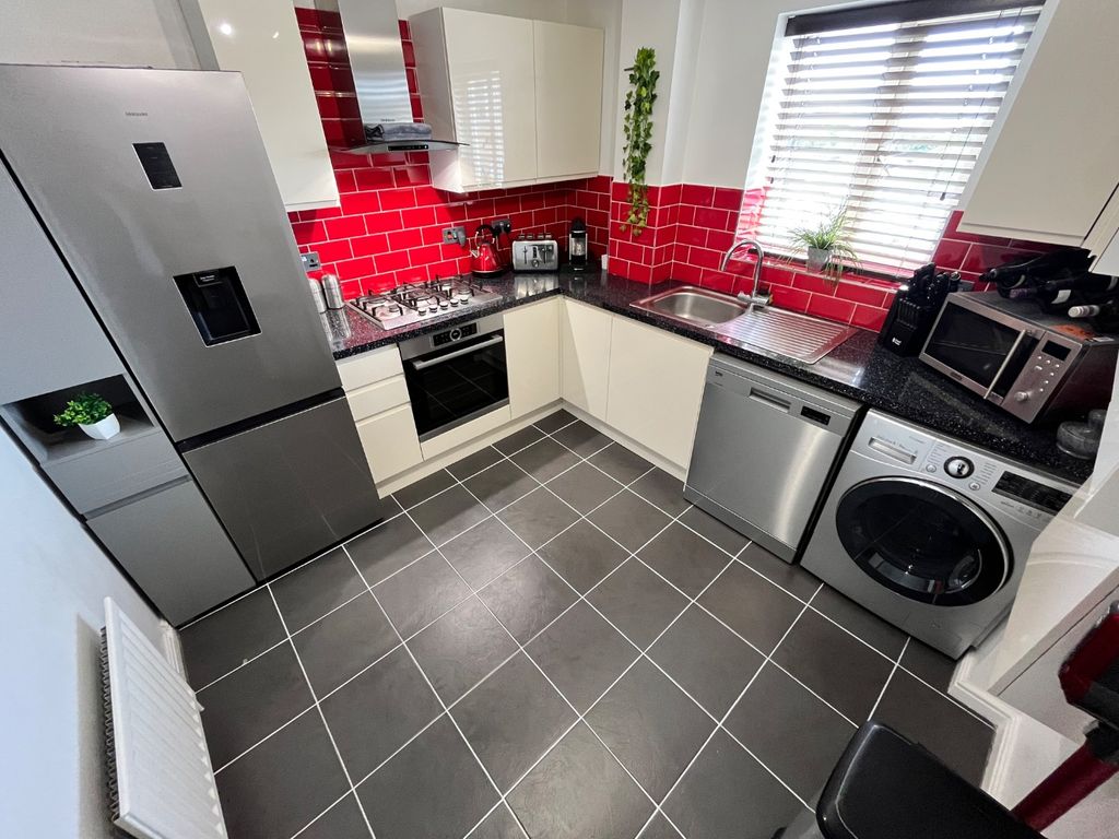 Property photo 3 of 6 4201095