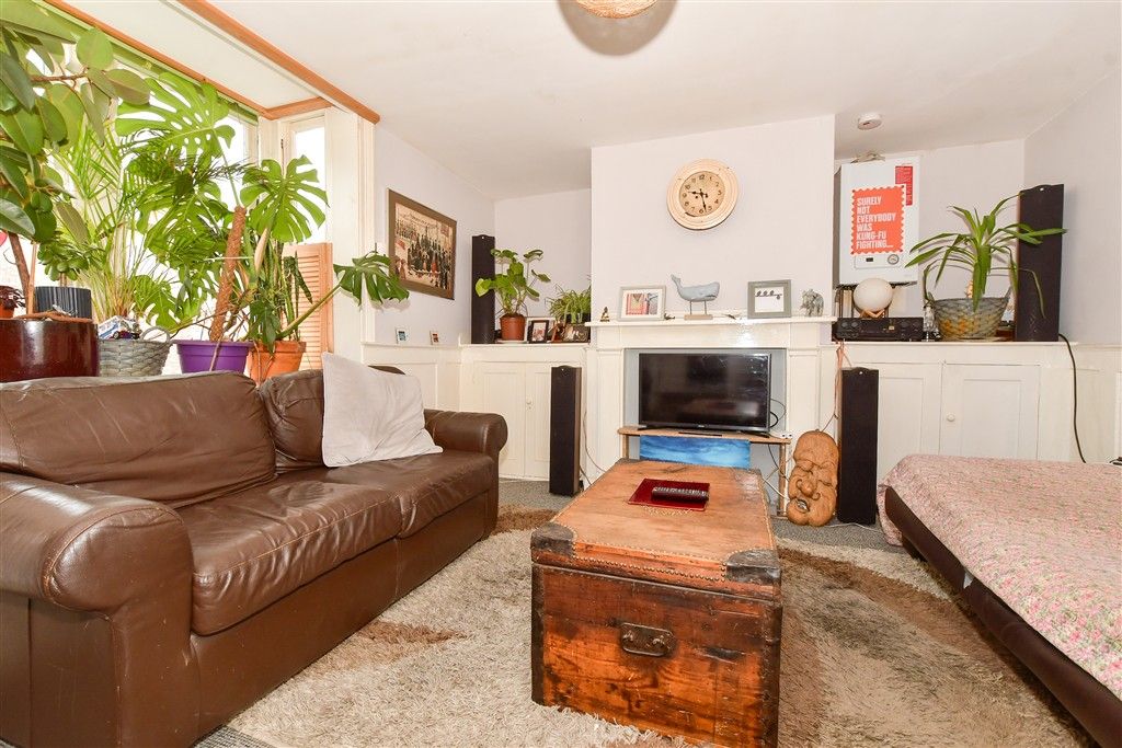 Property photo 2 of 9 Lounge