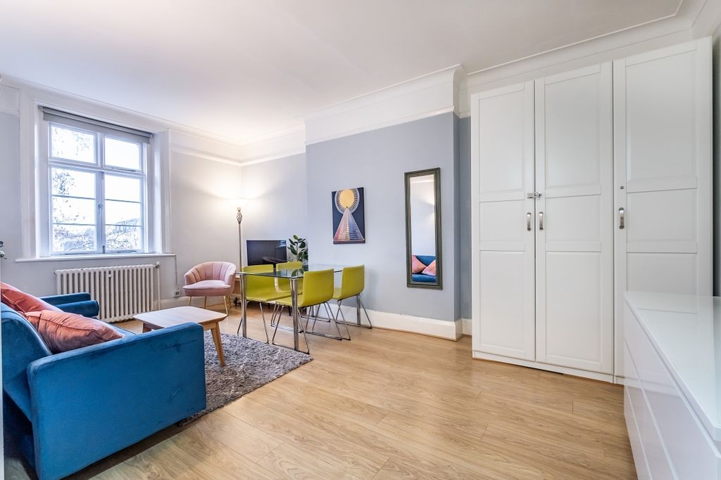 Property photo 1 of 9 Reception