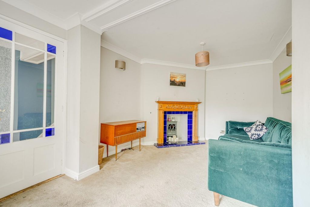 Property photo 2 of 20
