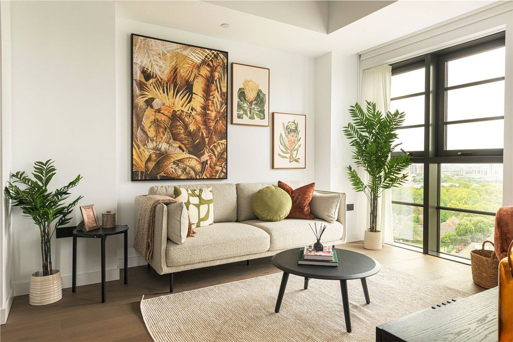 Property photo 1 of 12 Living Room