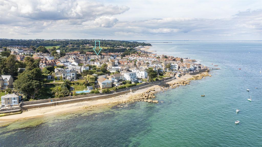 Property photo 2 of 12