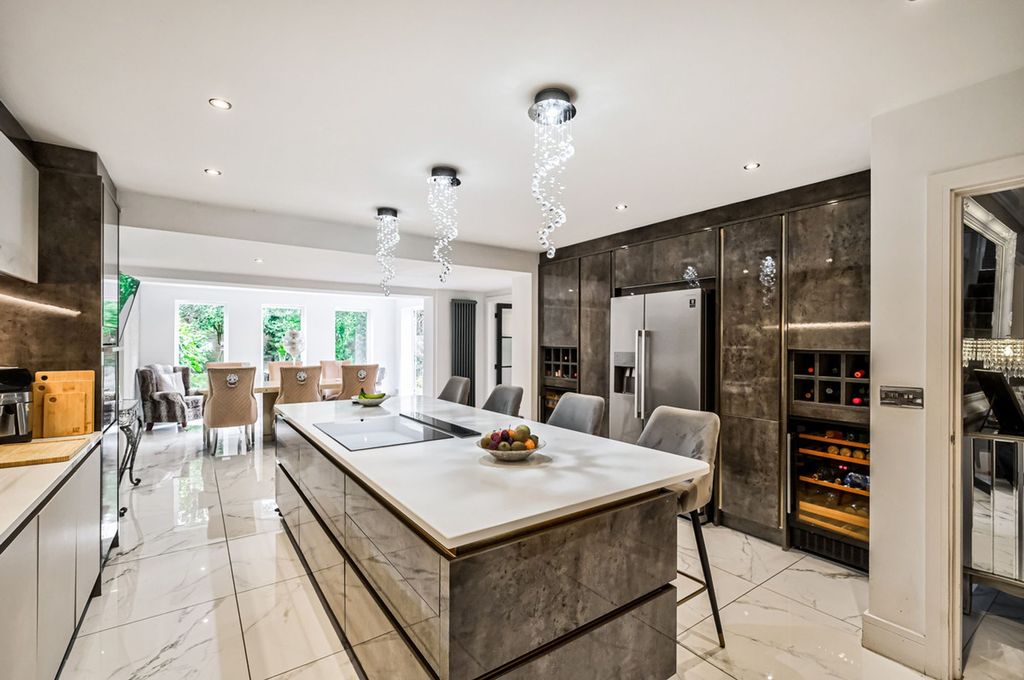 Property photo 3 of 43