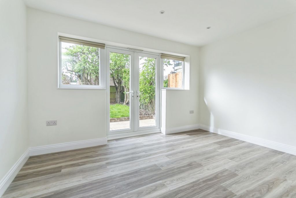 Property photo 3 of 16 Pbox-Img.Jpg