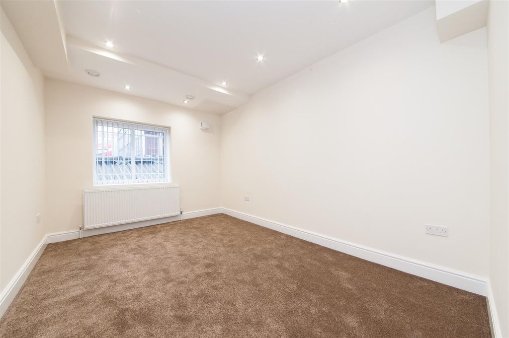 Property photo 3 of 8 {80F230CC-25C5-4A20-8082-A04A7Abe18F4}[1].Jpg