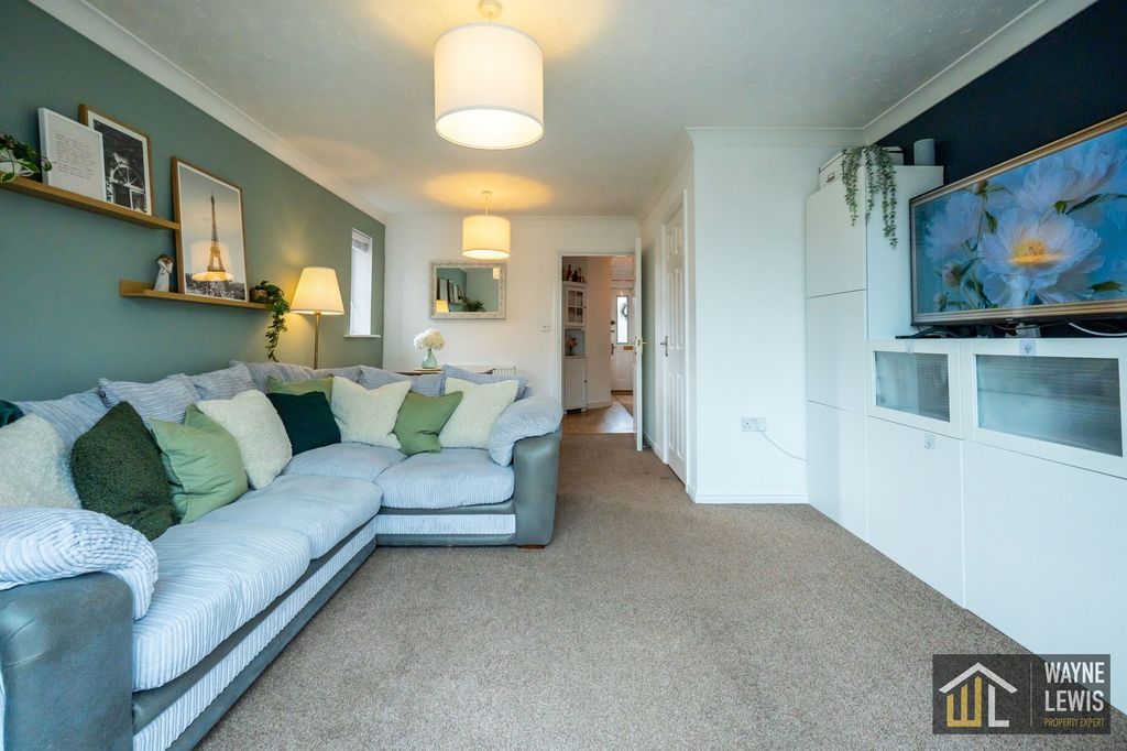 Property photo 2 of 40