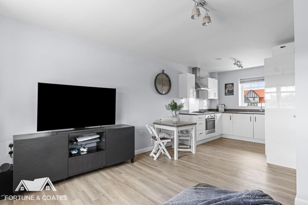 Property photo 3 of 16 Kingfisherway_9.Jpg