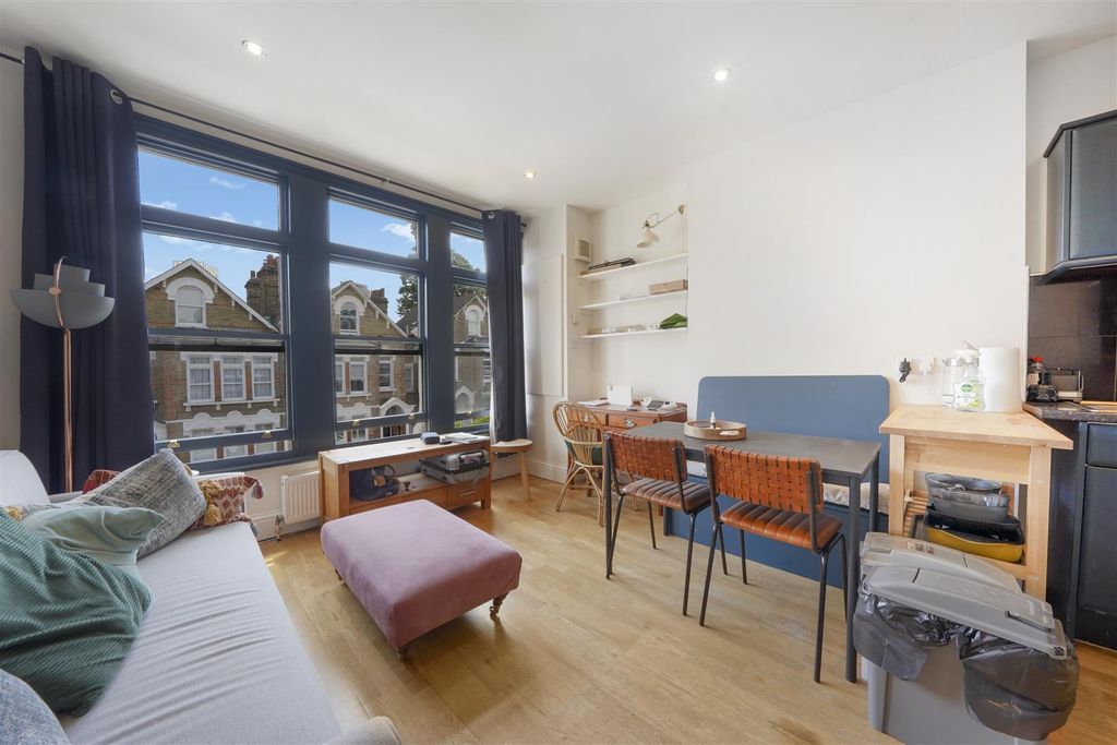 Property photo 1 of 9 18 Halesworth Road - V2Fmzh67Butnks6H5Iei.Jpg
