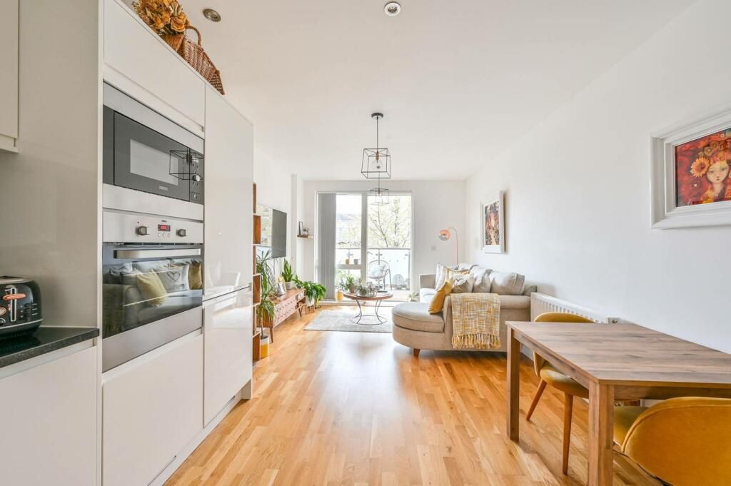 Property photo 2 of 13 Thumbnail_48101_1235058_Img_07_0000