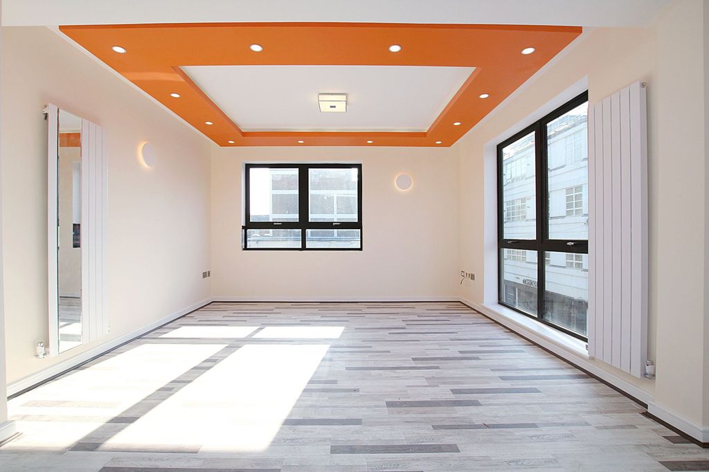 Property photo 3 of 12 Open-Plan Lounge