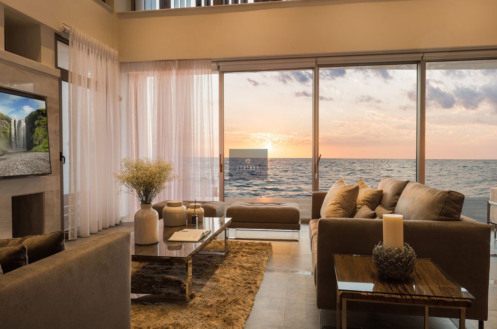 Property photo 2 of 23