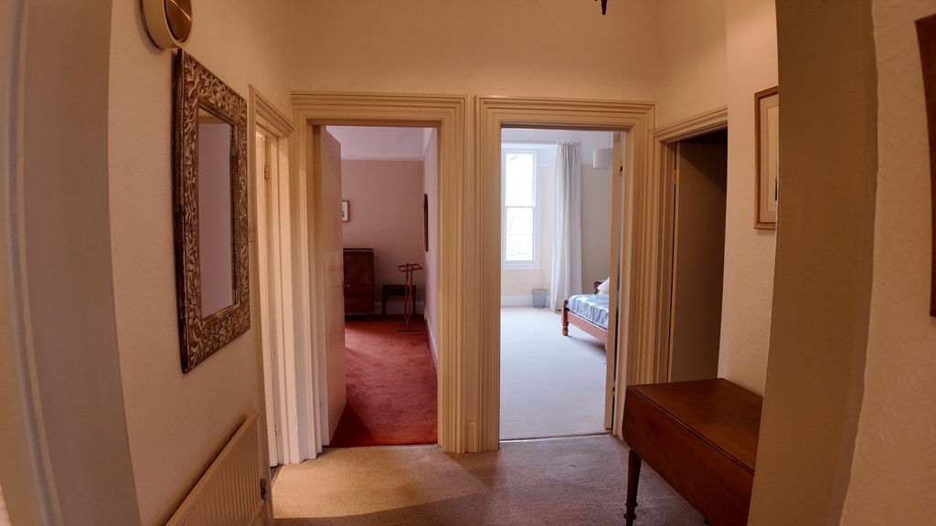 Property photo 2 of 10 Hallway