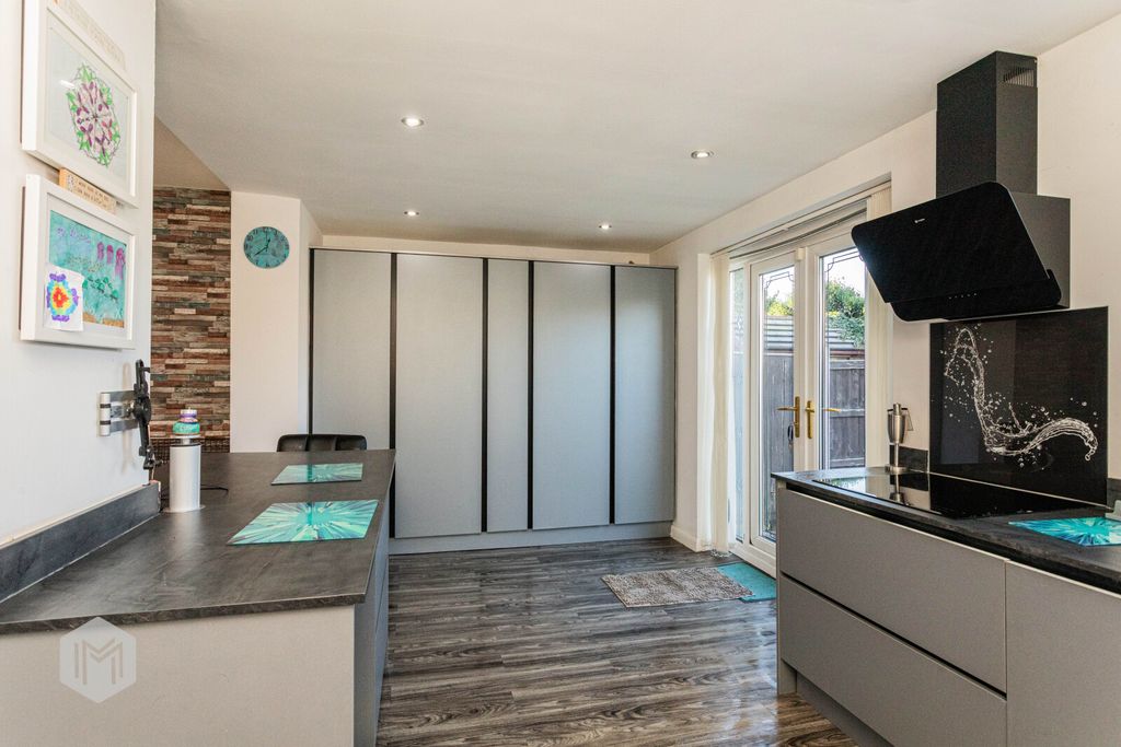 Property photo 3 of 21 Picture No. 11