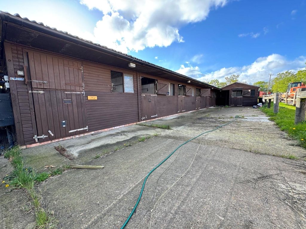 Property photo 3 of 7 Picture No. 11