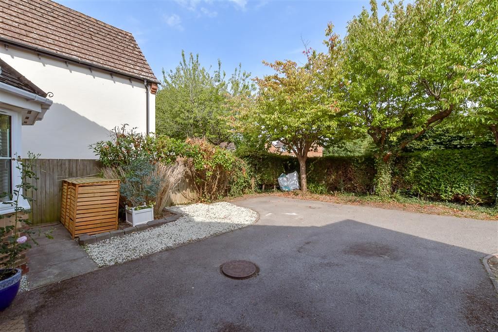 Property photo 2 of 12 Driveway/Parking