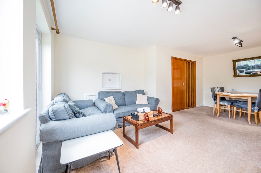 Property photo 2 of 10 Living/Dining