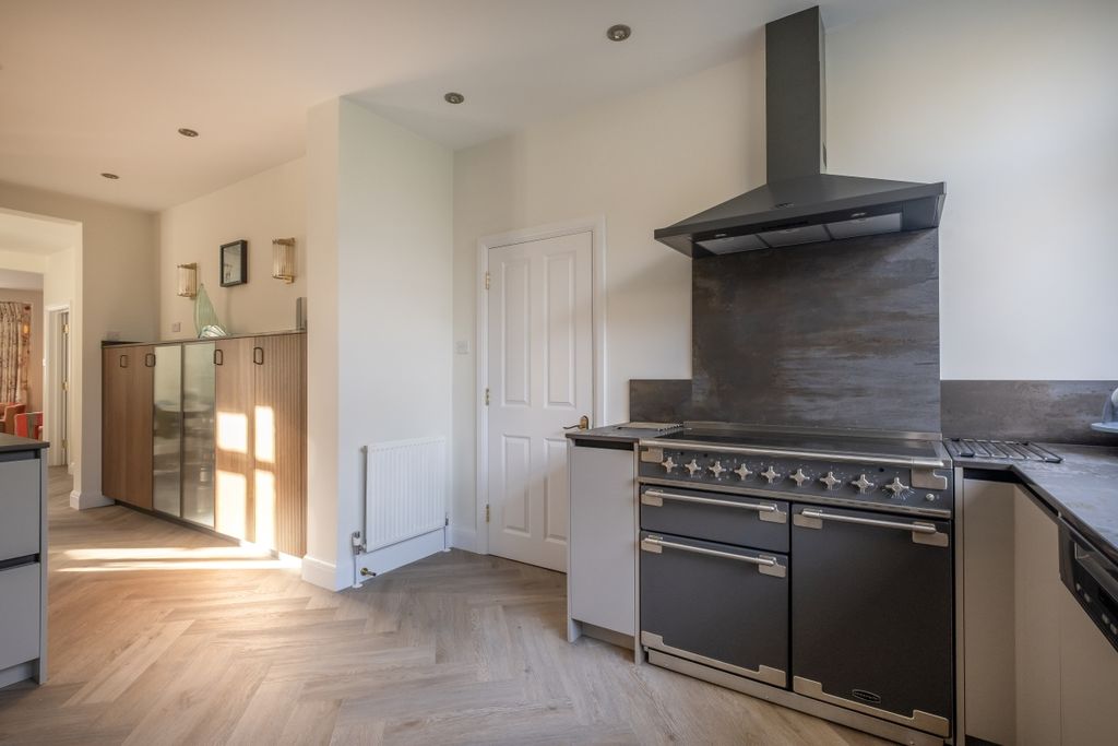 Property photo 2 of 40 Kitchen B