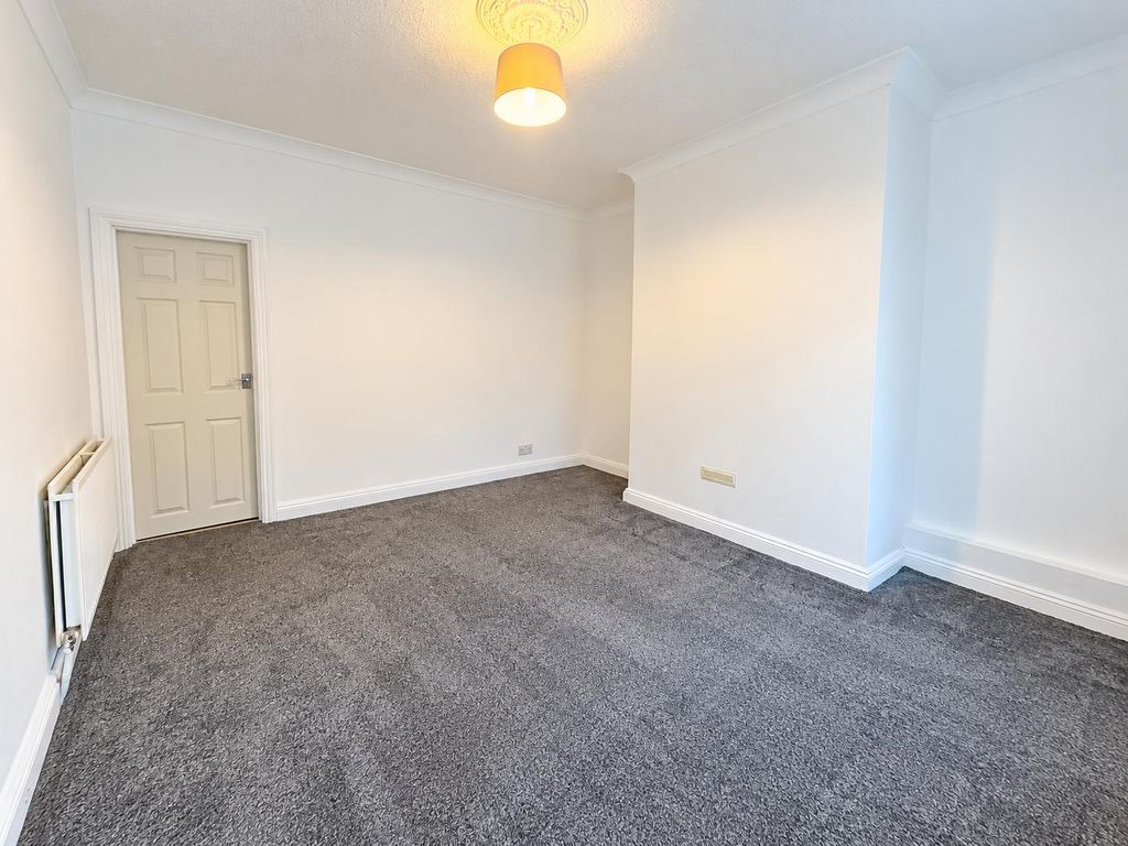Property photo 2 of 10 4