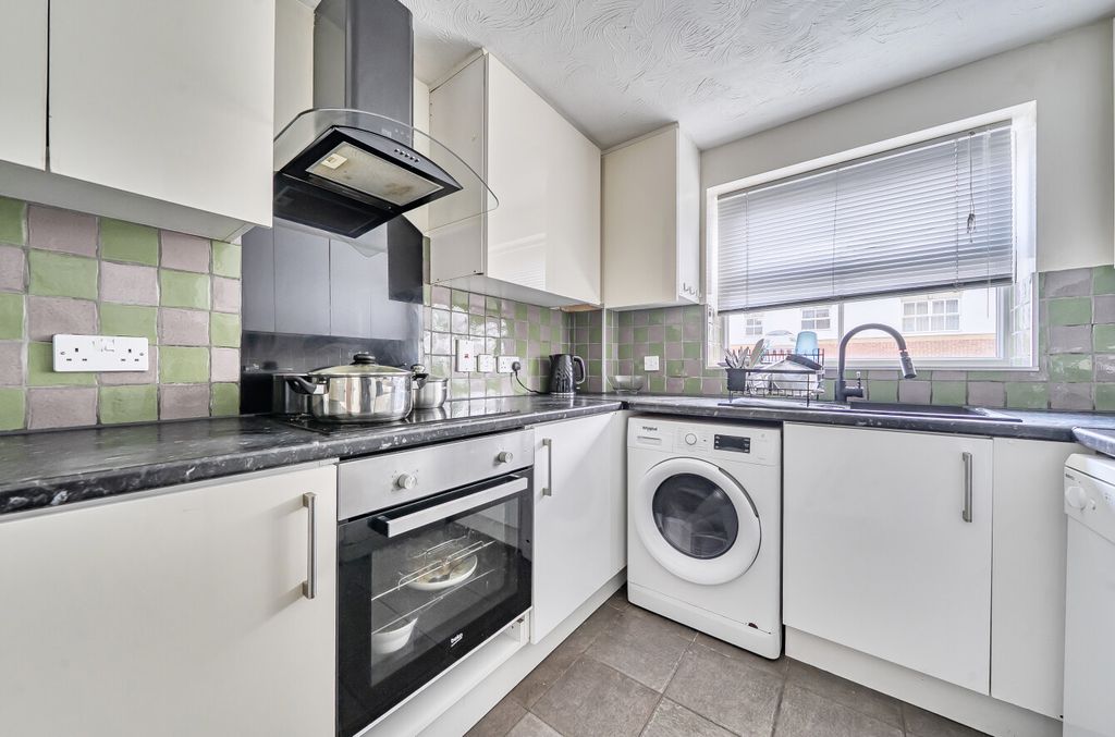 Property photo 3 of 11 1397284-17-696A43...