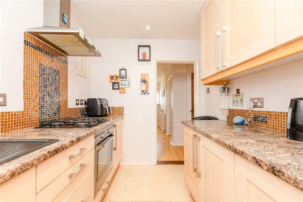 Property photo 3 of 10 Kitchen