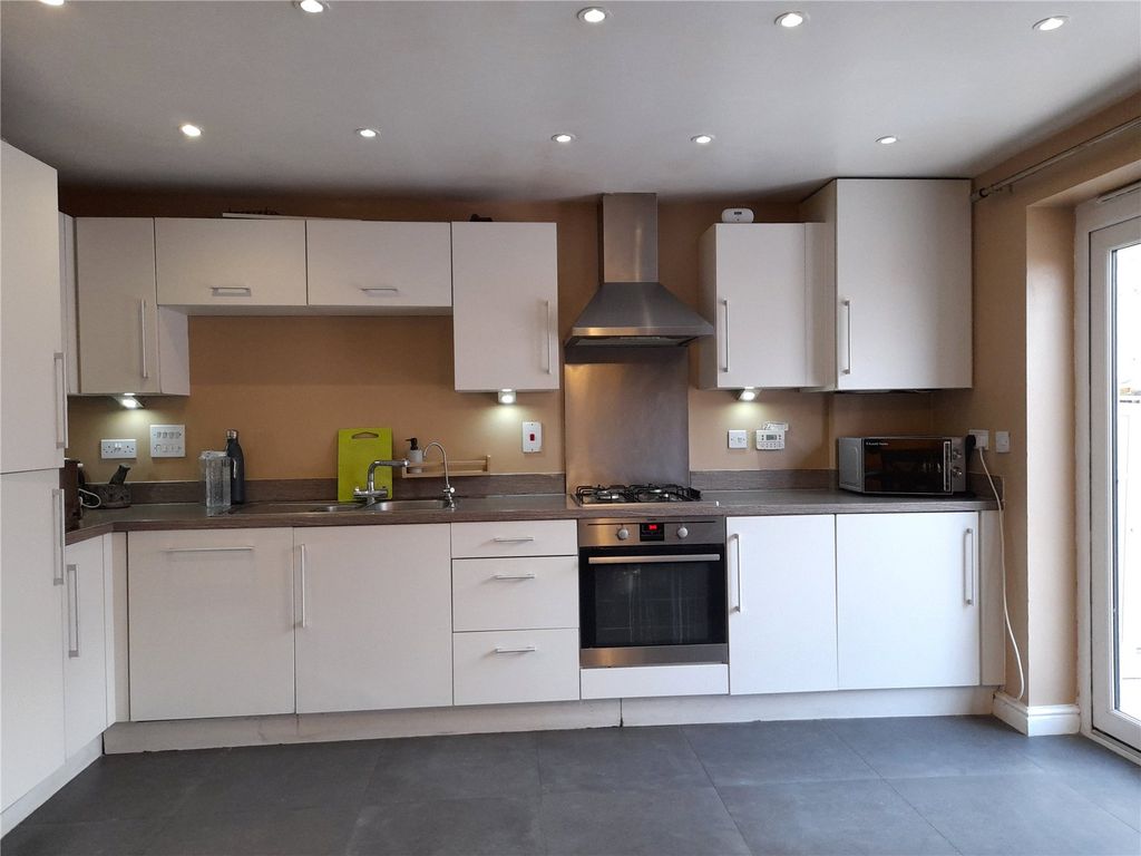 Property photo 3 of 14 Kitchen