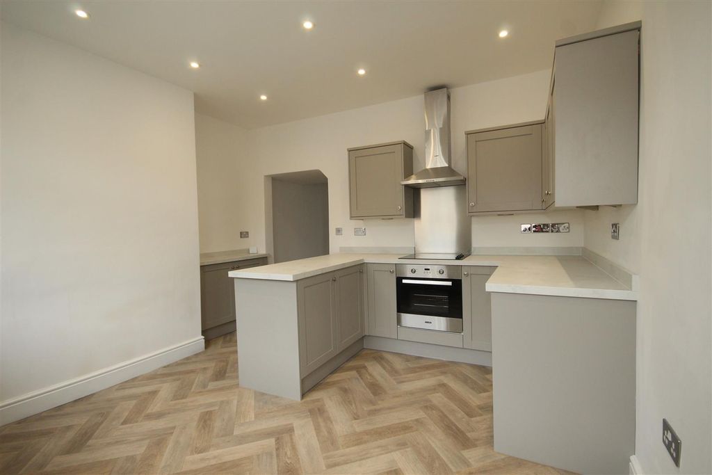 Property photo 2 of 11 Kitchen Diner