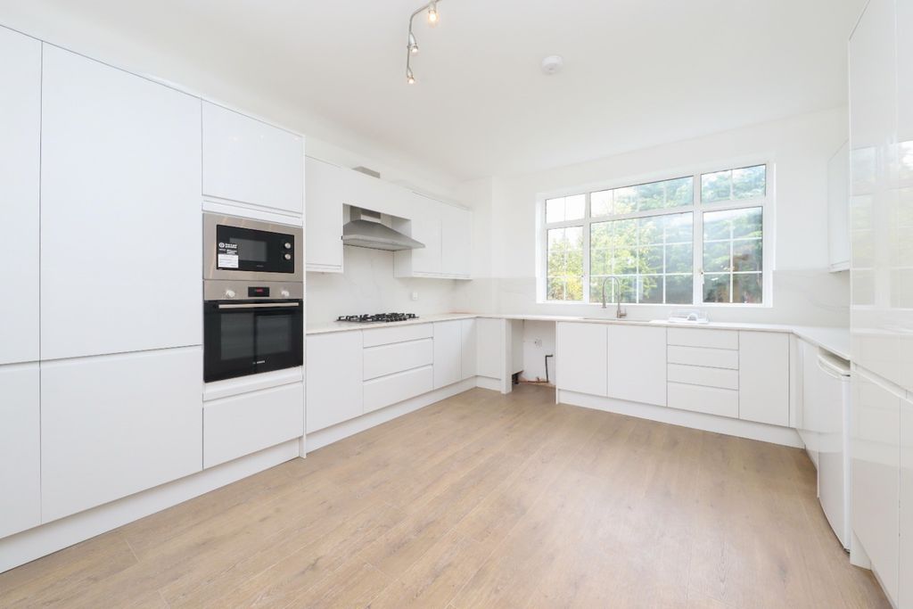 Property photo 2 of 13 4155342