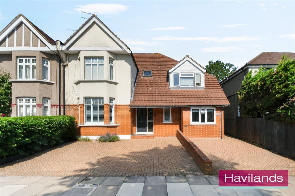 Property photo 1 of 12 Chase Court Gardens-12.Jpg
