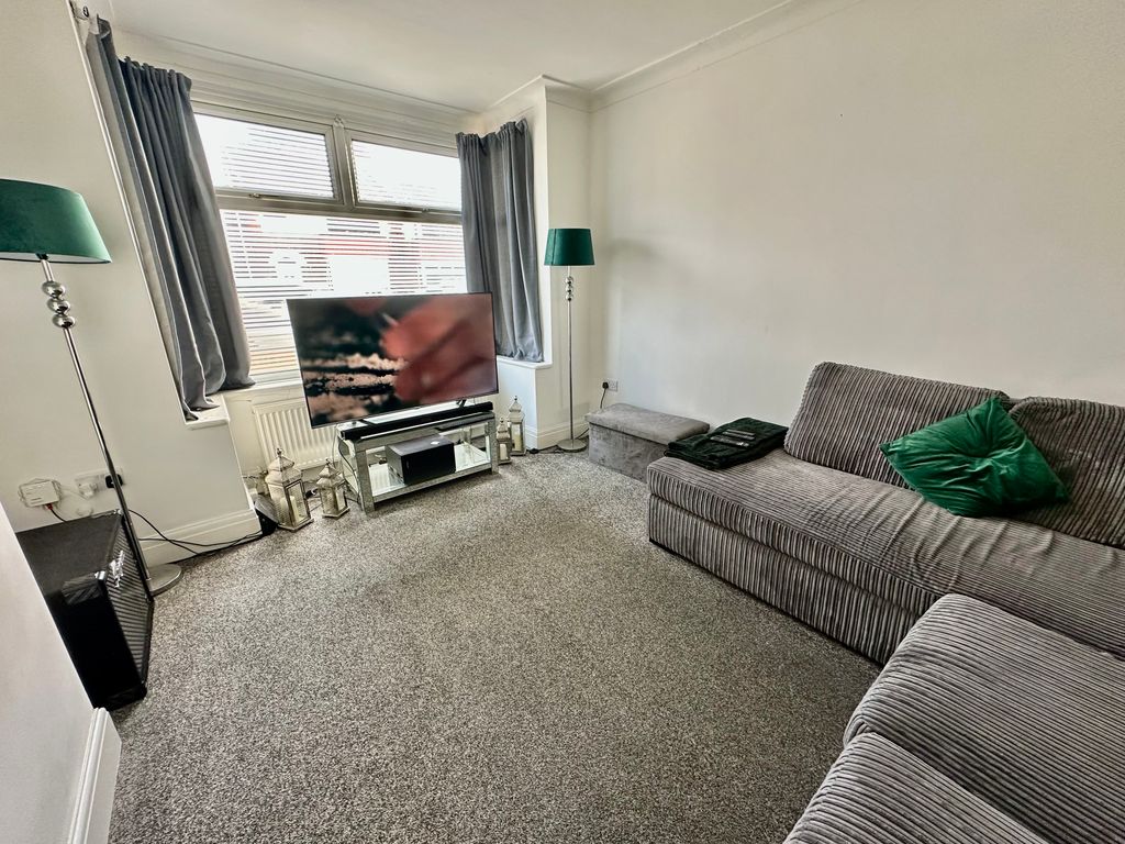 Property photo 2 of 10 Bedroom