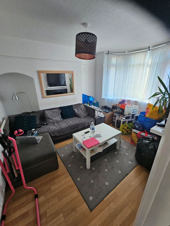 Property photo 3 of 12 Lounge