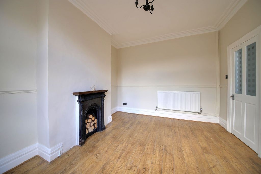 Property photo 3 of 18 Reception 1