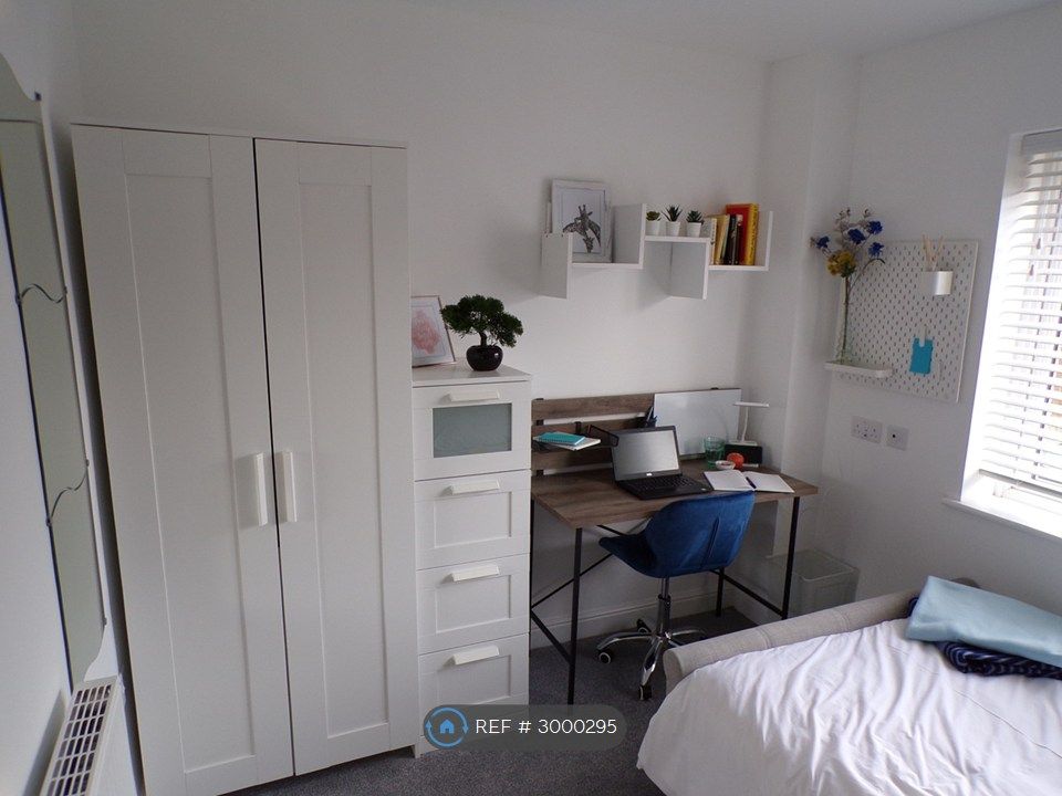 Property photo 3 of 12 Cavell - First Floor Double Room