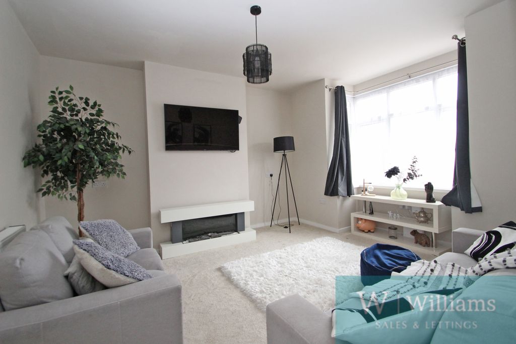 Property photo 2 of 14 Lounge