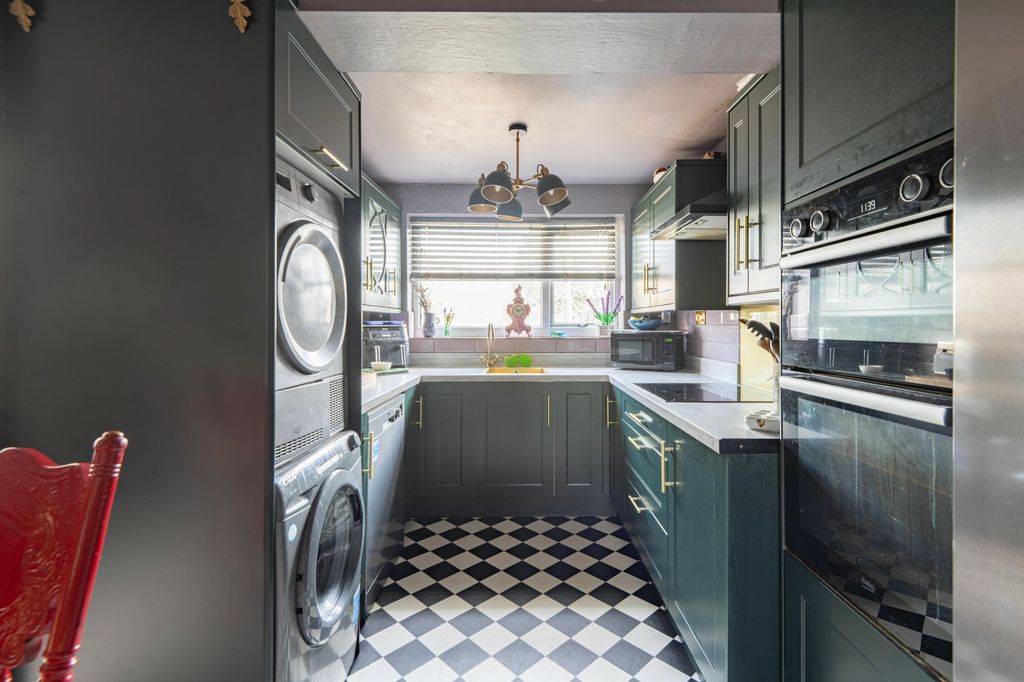 Property photo 2 of 21