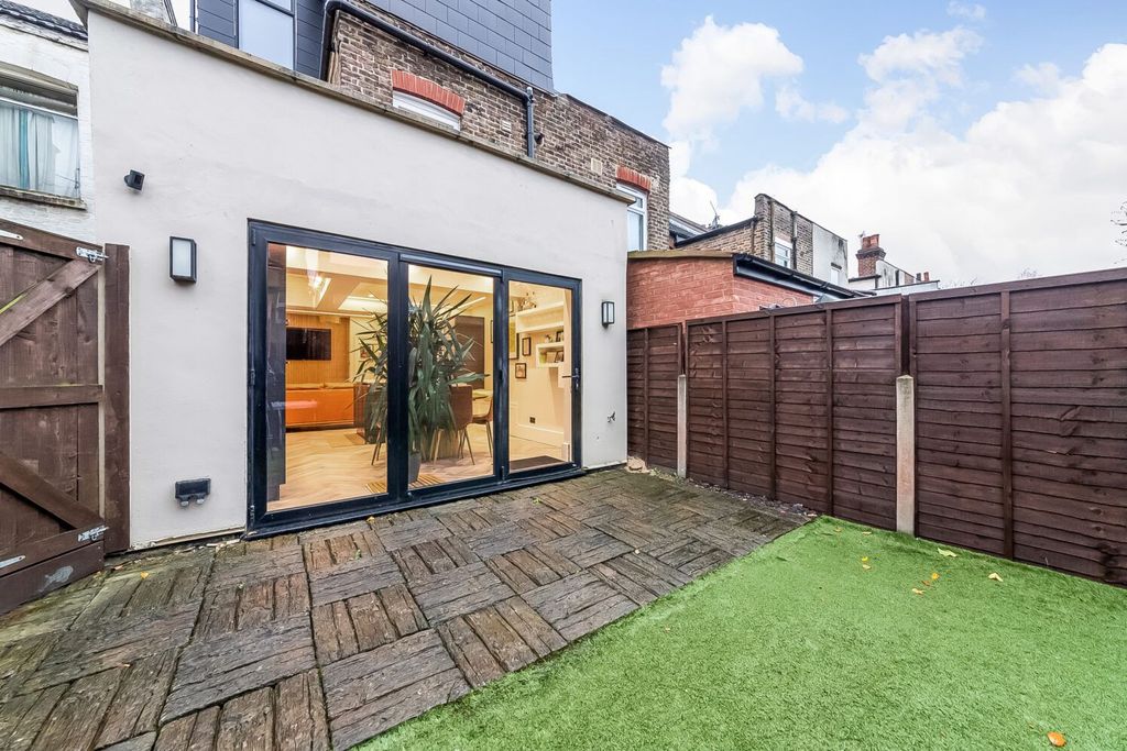 Property photo 2 of 21