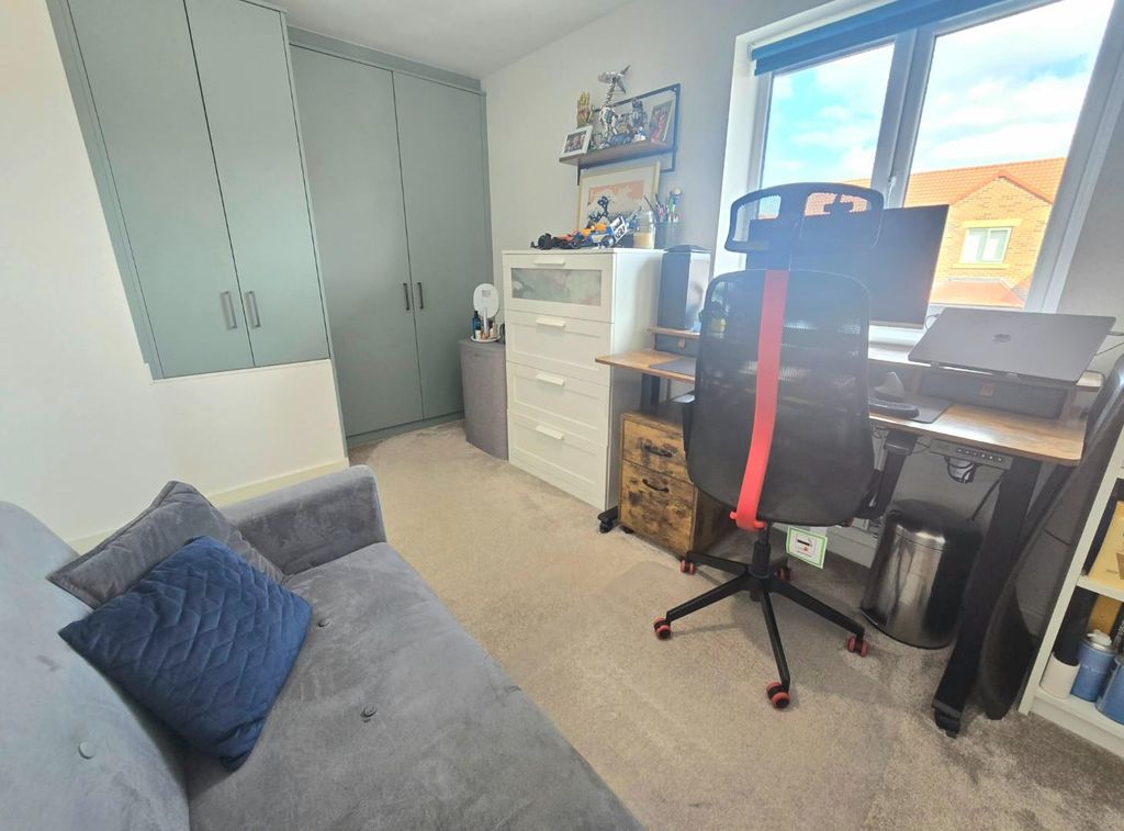 Property photo 2 of 16 Bedroom