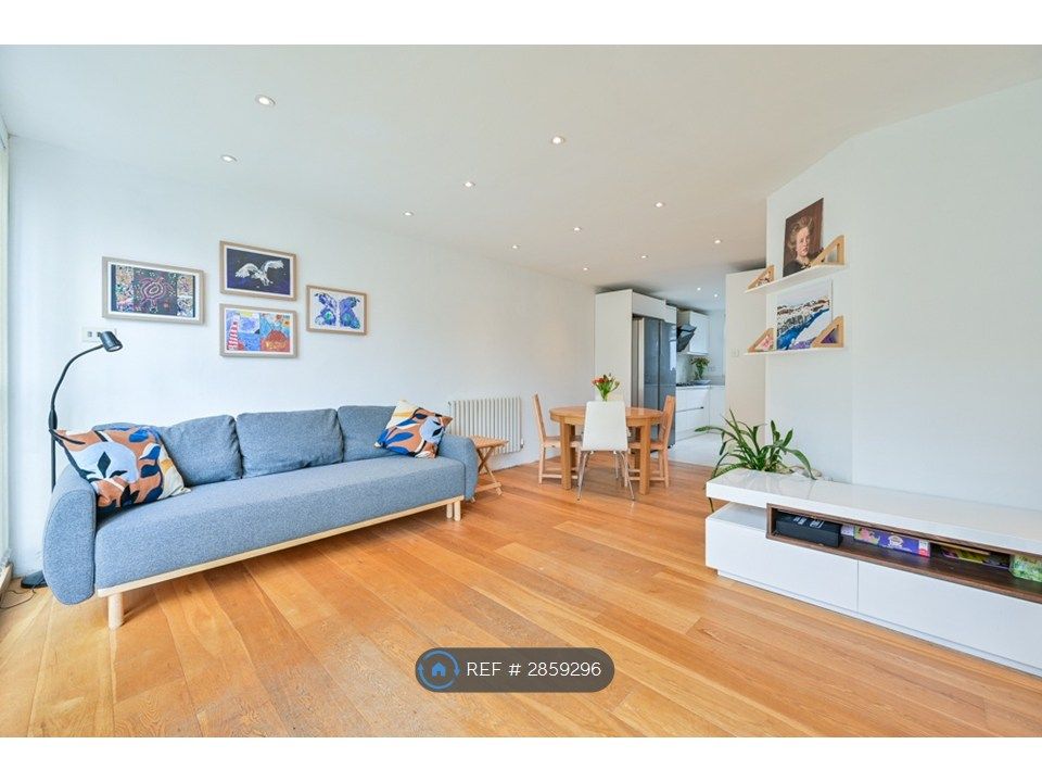 Property photo 1 of 16 Lounge/ Dining Area
